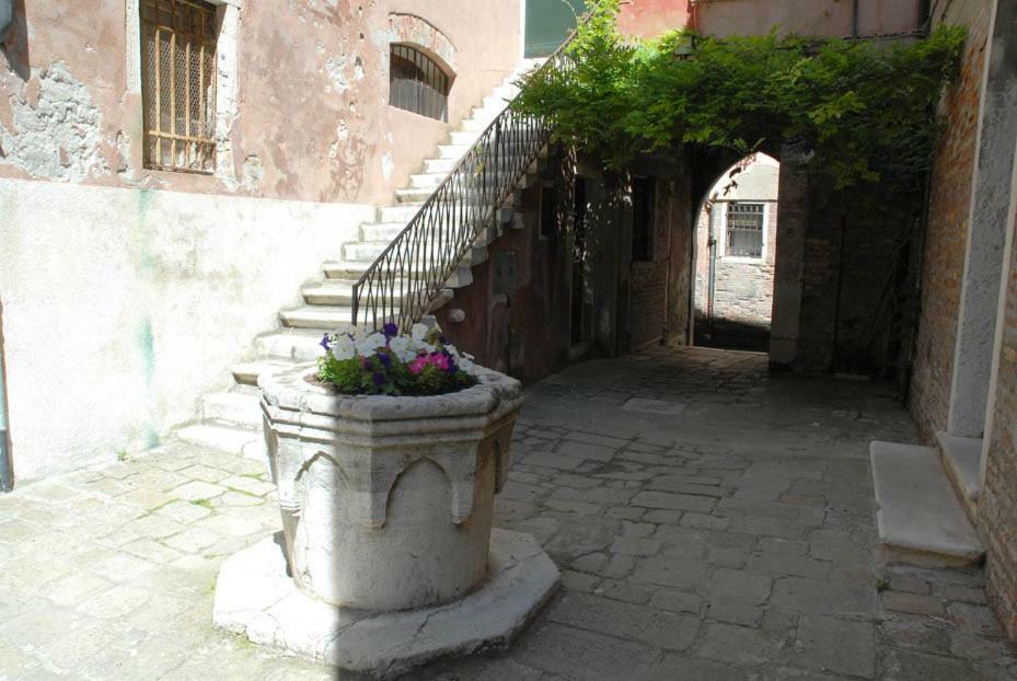 Dorsoduro - Corte Della Comare Venecia Exterior foto